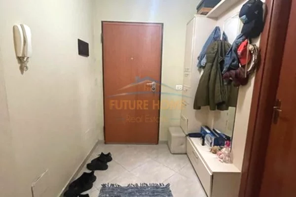 Shtepi ne shitje Apartament ne Tirane, 2+1, Mobilimi E mobiluar, Pagesa 300,000  Euro.