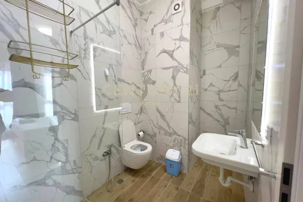 Shtepi me qera Apartament ne Tirane, 2+1, Mobilimi E mobiluar, Pagesa 800  Euro.