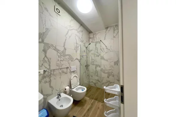 Shtepi me qera Apartament ne Tirane, 2+1, Mobilimi E mobiluar, Pagesa 800  Euro.