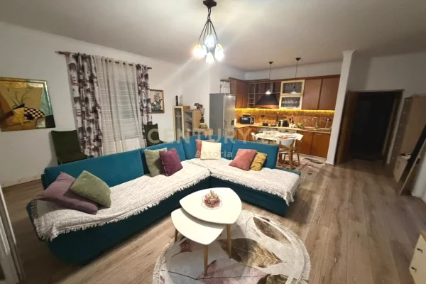 Shtepi me qera 2+1 ne Tirane - 750 Euro