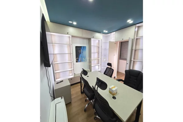 Ambient biznesi me qera 3+1 ne Tirane - 1,200 Euro