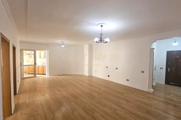 Ambient biznesi me qera 3+1 ne Tirane - 500 Euro