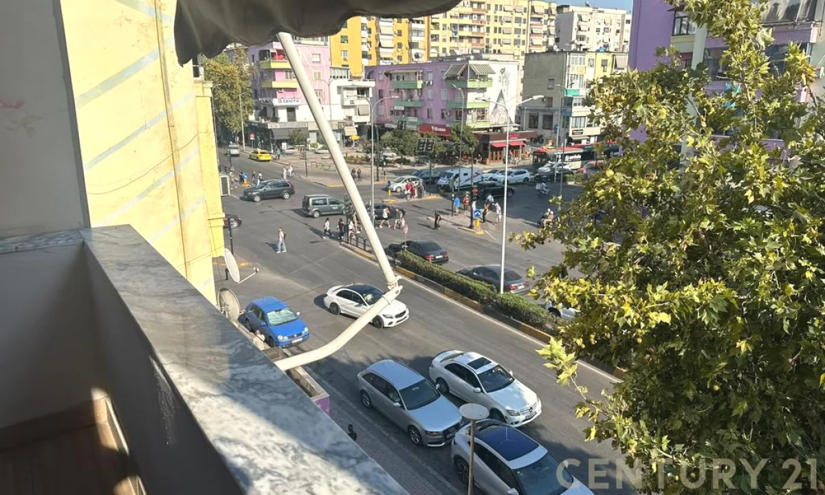 Shtepi ne shitje Apartament ne Tirane, 2+1, Mobilimi E mobiluar, Pagesa 170,000  Euro.
