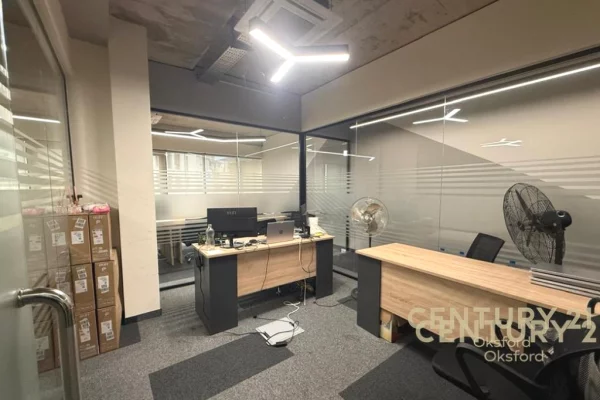 Ambient biznesi me qera 3+1 ne Tirane - 2,200 Euro