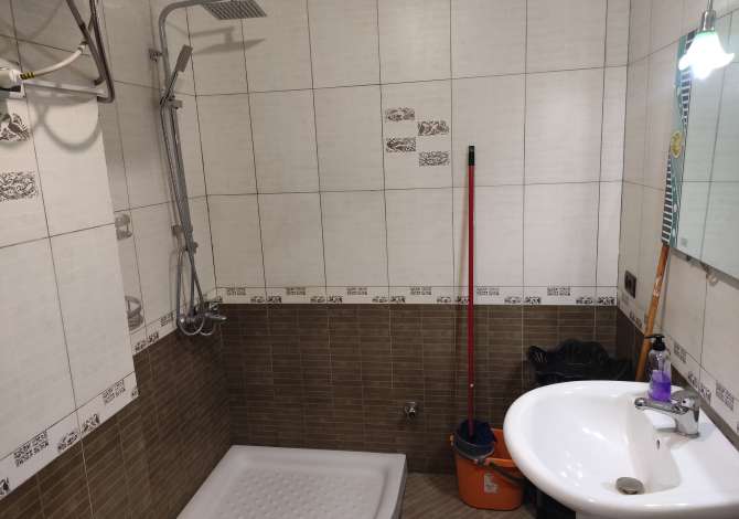 Shtepi me qera Apartament ne Tirane, 1+1, Mobilimi E mobiluar, Pagesa 250  Euro.