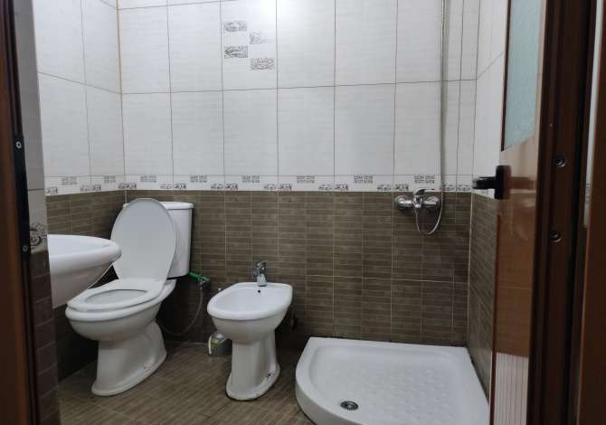 Shtepi me qera Apartament ne Tirane, 1+1, Mobilimi E mobiluar, Pagesa 250  Euro.