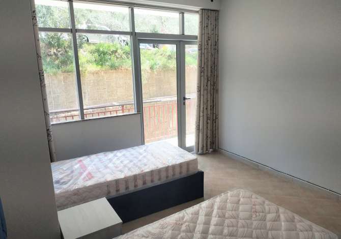 Shtepi me qera Apartament ne Tirane, 2+1, Mobilimi E mobiluar, Pagesa 300  Euro.