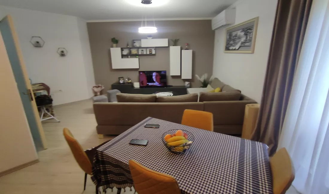 Shtepi me qera Apartament ne Tirane, 2+1, Mobilimi E mobiluar, Pagesa 300  Euro.