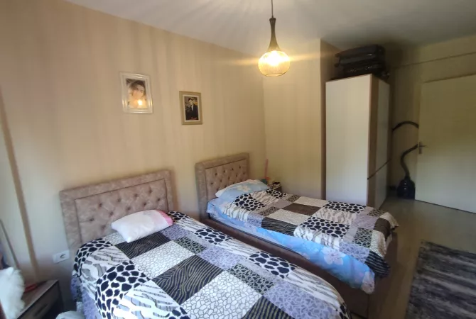 Shtepi me qera Apartament ne Tirane, 2+1, Mobilimi E mobiluar, Pagesa 300  Euro.