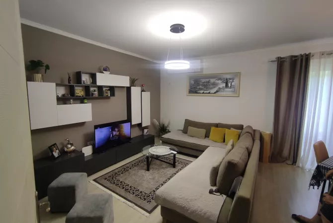 Shtepi me qera Apartament ne Tirane, 2+1, Mobilimi E mobiluar, Pagesa 300  Euro.