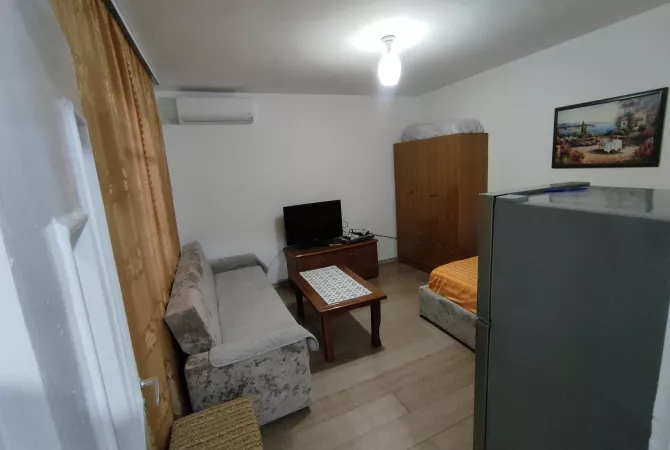 Shtepi me qera Apartament ne Tirane, 1+1, Mobilimi E mobiluar, Pagesa 300  Euro.