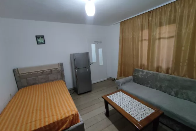 Shtepi me qera Apartament ne Tirane, 1+1, Mobilimi E mobiluar, Pagesa 300  Euro.