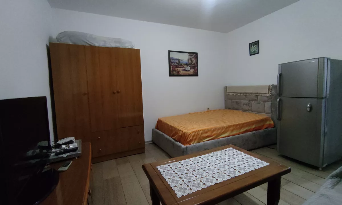 Shtepi me qera Apartament ne Tirane, 1+1, Mobilimi E mobiluar, Pagesa 300  Euro.