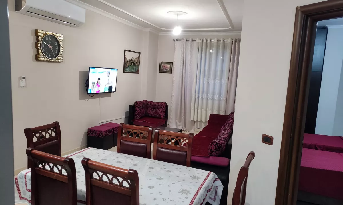 Shtepi me qera Apartament ne Tirane, 2+1, Mobilimi E mobiluar, Pagesa 300  Euro.