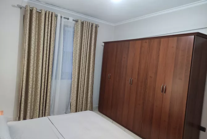 Shtepi me qera Apartament ne Tirane, 2+1, Mobilimi E mobiluar, Pagesa 300  Euro.