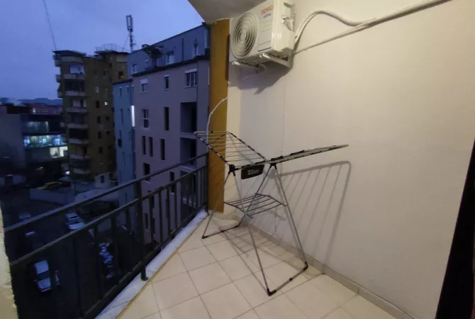 Shtepi me qera Apartament ne Tirane, 2+1, Mobilimi E mobiluar, Pagesa 300  Euro.