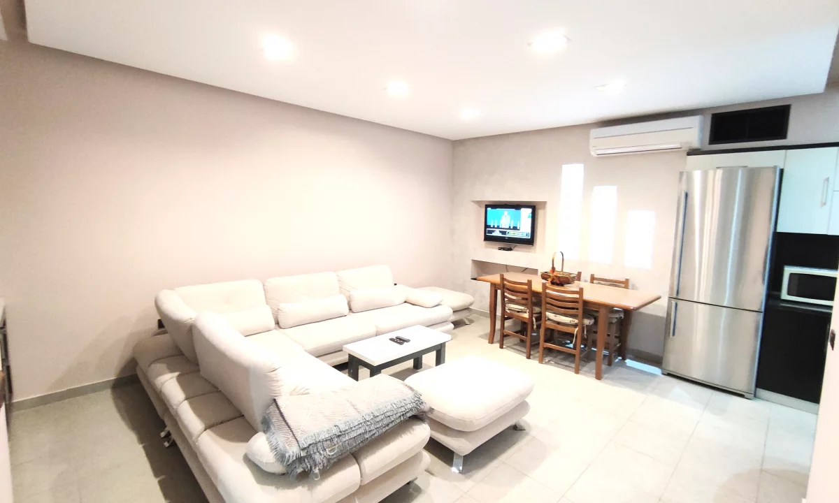 Shtepi me qera Apartament ne Tirane, 2+1, Mobilimi E mobiluar, Pagesa 300  Euro.