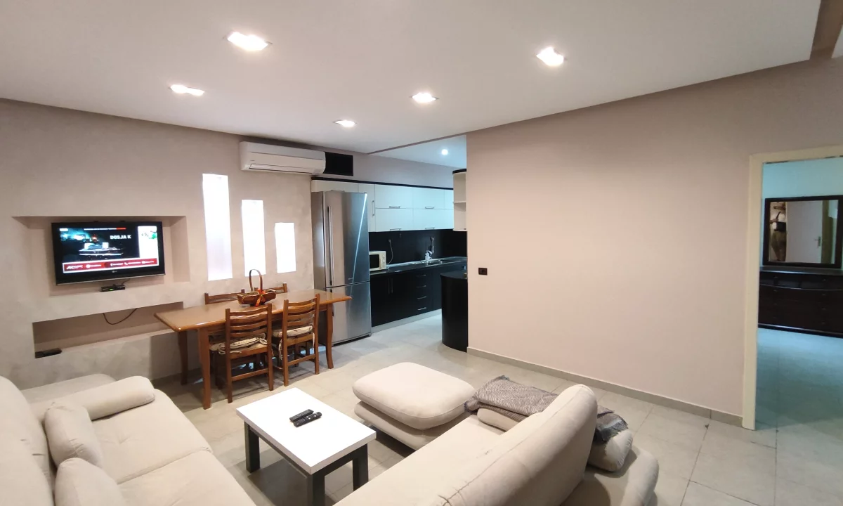 Shtepi me qera Apartament ne Tirane, 2+1, Mobilimi E mobiluar, Pagesa 300  Euro.