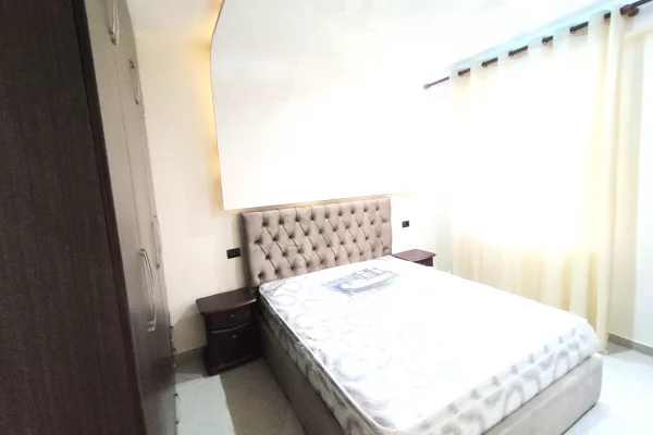 Shtepi me qera Apartament ne Tirane, 2+1, Mobilimi E mobiluar, Pagesa 300  Euro.