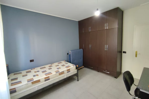 Shtepi me qera Apartament ne Tirane, 2+1, Mobilimi E mobiluar, Pagesa 300  Euro.