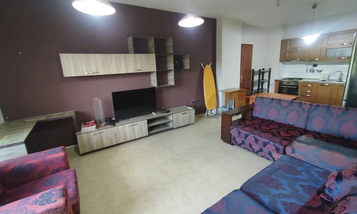 Shtepi me qera Apartament ne Tirane, 1+1, Mobilimi E mobiluar, Pagesa 300  Euro.
