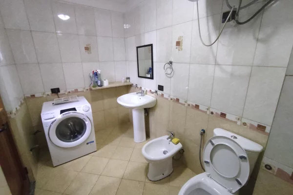 Shtepi me qera Apartament ne Tirane, 1+1, Mobilimi E mobiluar, Pagesa 300  Euro.