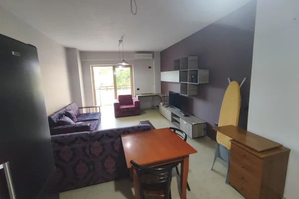 Shtepi me qera Apartament ne Tirane, 1+1, Mobilimi E mobiluar, Pagesa 300  Euro.