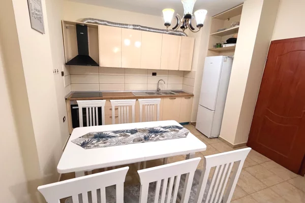 Shtepi me qera Apartament ne Tirane, 1+1, Mobilimi E mobiluar, Pagesa 300  Euro.