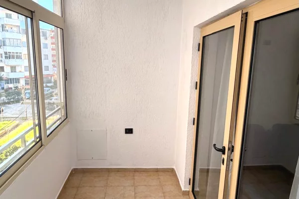 Shtepi me qera Apartament ne Tirane, 1+1, Mobilimi E mobiluar, Pagesa 300  Euro.