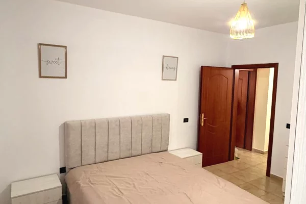 Shtepi me qera Apartament ne Tirane, 1+1, Mobilimi E mobiluar, Pagesa 300  Euro.