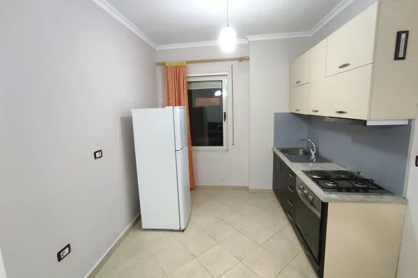 Shtepi me qera Apartament ne Tirane, 2+1, Mobilimi E mobiluar, Pagesa 300  Euro.
