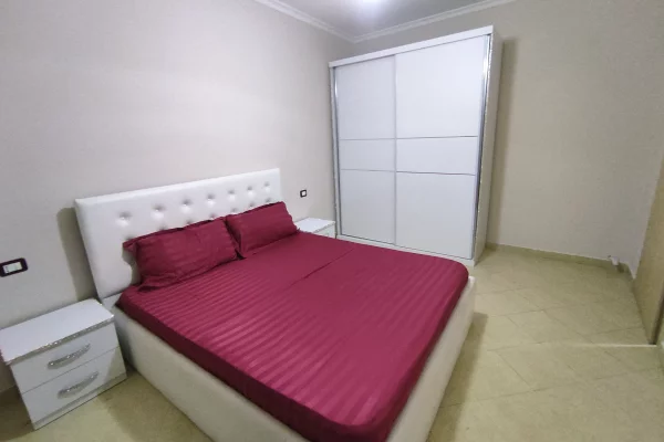 Shtepi me qera Apartament ne Tirane, 2+1, Mobilimi E mobiluar, Pagesa 300  Euro.