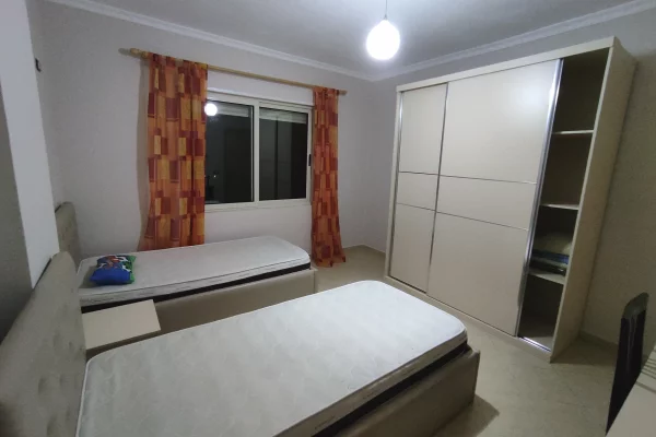 Shtepi me qera Apartament ne Tirane, 2+1, Mobilimi E mobiluar, Pagesa 300  Euro.