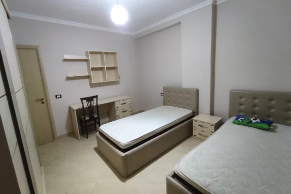Shtepi me qera Apartament ne Tirane, 2+1, Mobilimi E mobiluar, Pagesa 300  Euro.