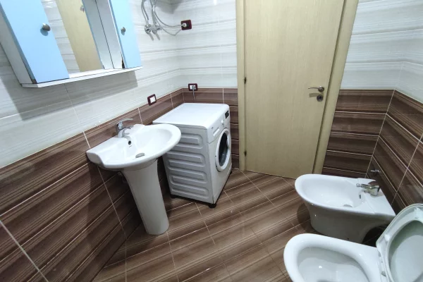 Shtepi me qera Apartament ne Tirane, 2+1, Mobilimi E mobiluar, Pagesa 300  Euro.