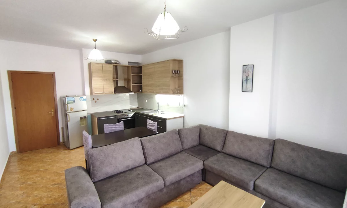 Shtepi me qera Apartament ne Tirane, 2+1, Mobilimi E mobiluar, Pagesa 350  Euro.