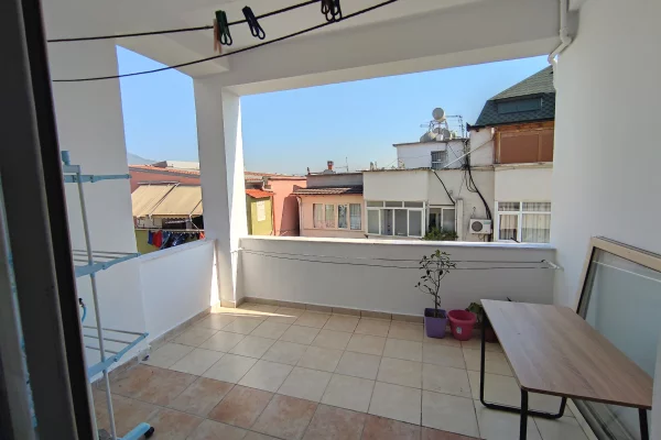 Shtepi me qera Apartament ne Tirane, 2+1, Mobilimi E mobiluar, Pagesa 400  Euro.