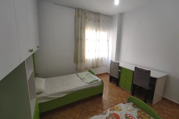 Shtepi me qera Apartament ne Tirane, 2+1, Mobilimi E mobiluar, Pagesa 400  Euro.