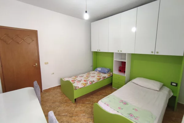 Shtepi me qera Apartament ne Tirane, 2+1, Mobilimi E mobiluar, Pagesa 400  Euro.