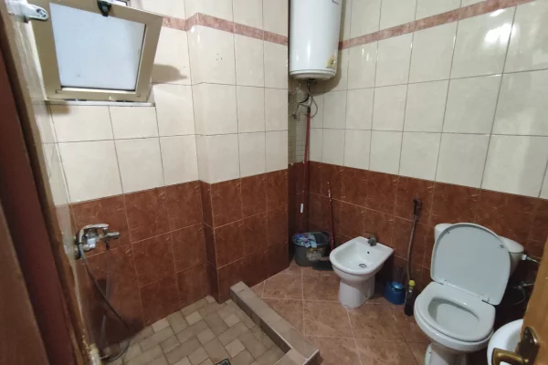 Shtepi me qera Apartament ne Tirane, 2+1, Mobilimi E mobiluar, Pagesa 400  Euro.