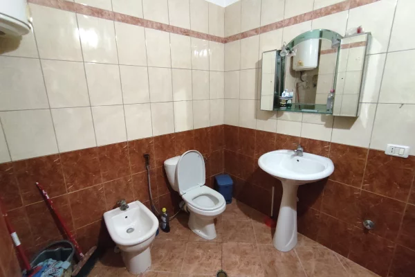 Shtepi me qera Apartament ne Tirane, 2+1, Mobilimi E mobiluar, Pagesa 400  Euro.