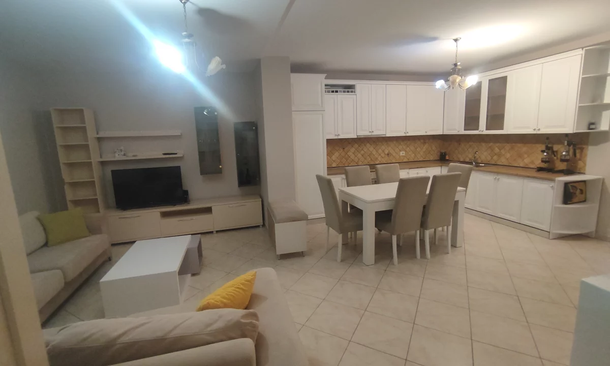 Shtepi me qera Apartament ne Tirane, 1+1, Mobilimi E mobiluar, Pagesa 600  Euro.