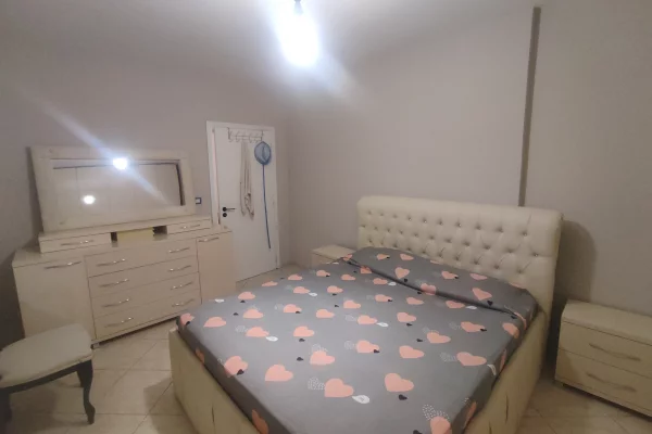 Shtepi me qera Apartament ne Tirane, 1+1, Mobilimi E mobiluar, Pagesa 600  Euro.