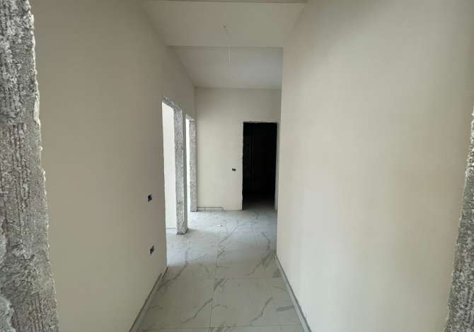 Shtepi ne shitje Apartament ne Tirane, 2+1, Mobilimi Bosh, pa mobiluar, Pagesa 148,000  Euro.