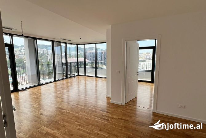 Ambiente Commerciale in Affitto 3+1 a Tirana - 1,550 Euro