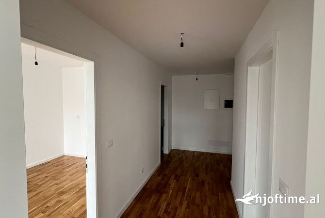 Jepet me qera zyre tek Lake View Residence