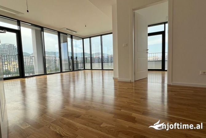 Ambiente Commerciale in Affitto 3+1 a Tirana - 1,550 Euro