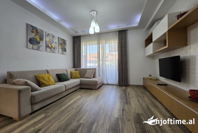 Shtepi me qera Apartament ne Tirane, 2+1, Mobilimi E mobiluar, Pagesa 800  Euro.