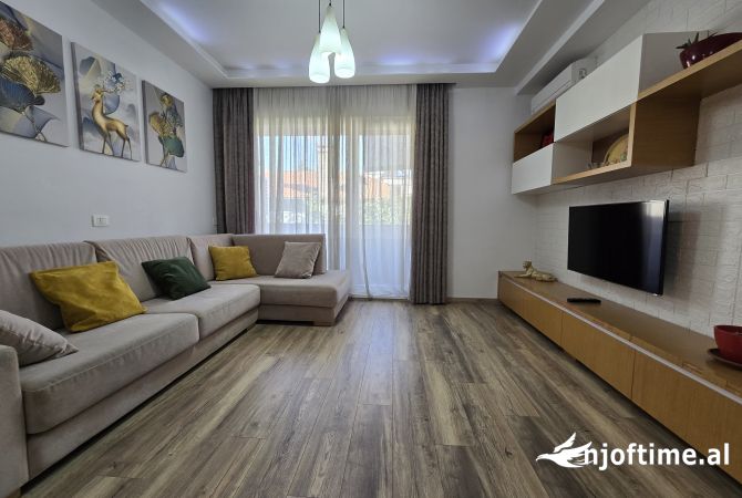 Jepet me qera apartament 2+1 tek kompleksi kontakt