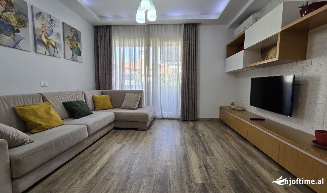 Shtepi me qera Apartament ne Tirane, 2+1, Mobilimi E mobiluar, Pagesa 800  Euro.